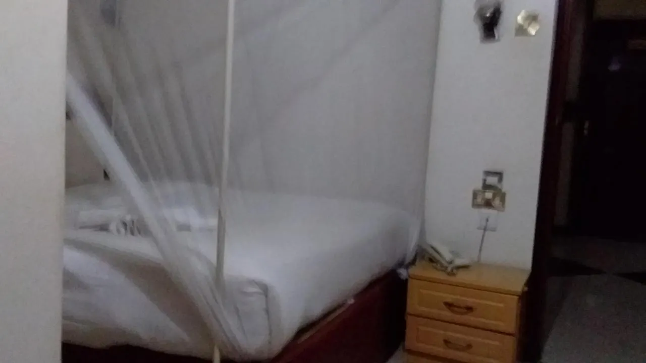 **  Vegas Hotel Кампала Уганда